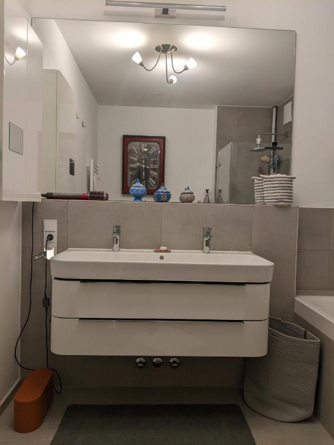 Either Private 2B2B Or Shared 1B1B, Luxury, Bright, Spacious Berlin Exterior foto
